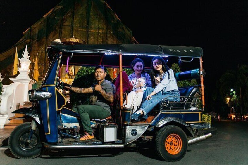 Chiang Mai Small Group Tuk Tuk Experience under the Moonlight