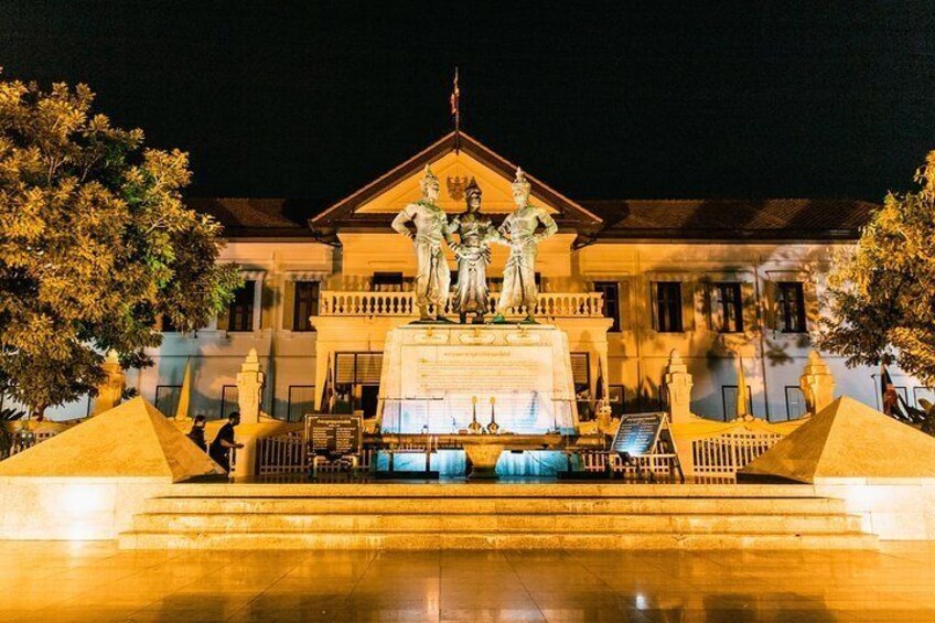 Chiang Mai Small Group Tuk Tuk Experience under the Moonlight