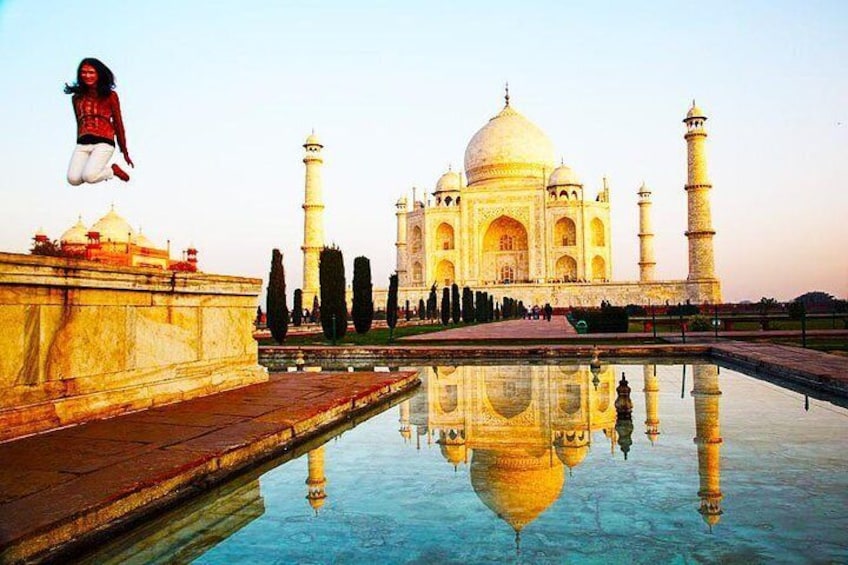 Private Same Day Taj Mahal and Agra Tour from Ahmedabad with Return Flights
