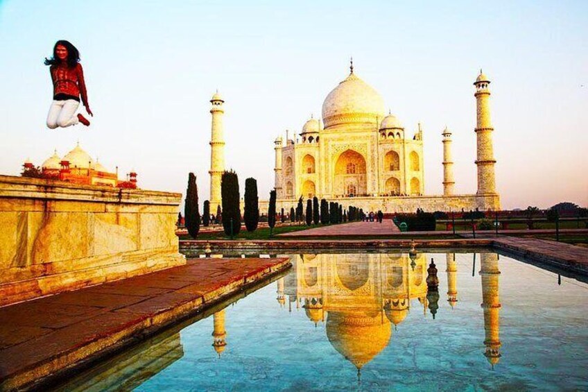 Private Same Day Taj Mahal and Agra Tour from Ahmedabad with Return Flights