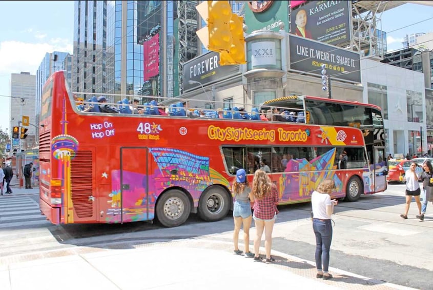 Toronto Hop-On Hop-Off Bus Tour & Free Harbour Cruise