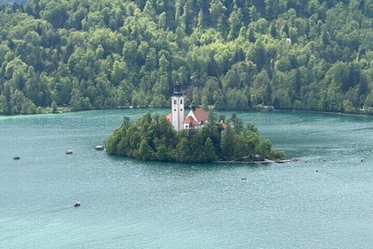 Liubliana y el lago Bled: tour privado desde Zagreb