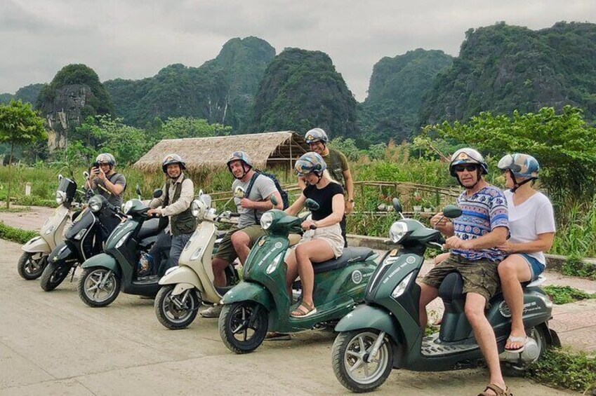 Ninh Binh Vespa Tours / Ninh Binh Jeep Tours 