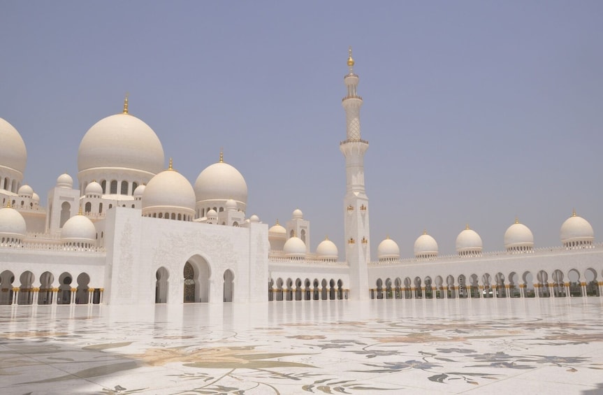 Dining at Al Areesh restaurant with Abu Dhabi city tour