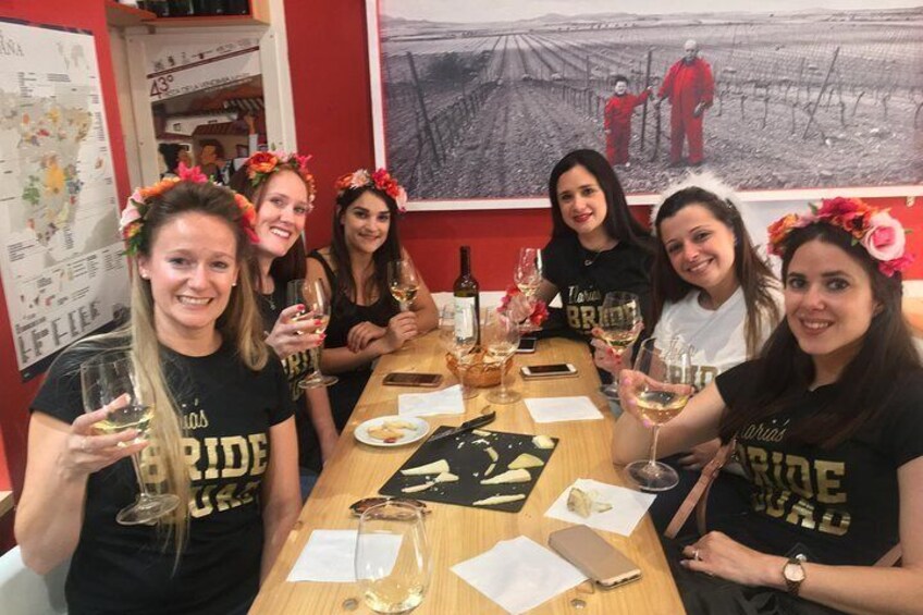 Private Wine and Premium Tapas Tour with Sommelier in Madrid