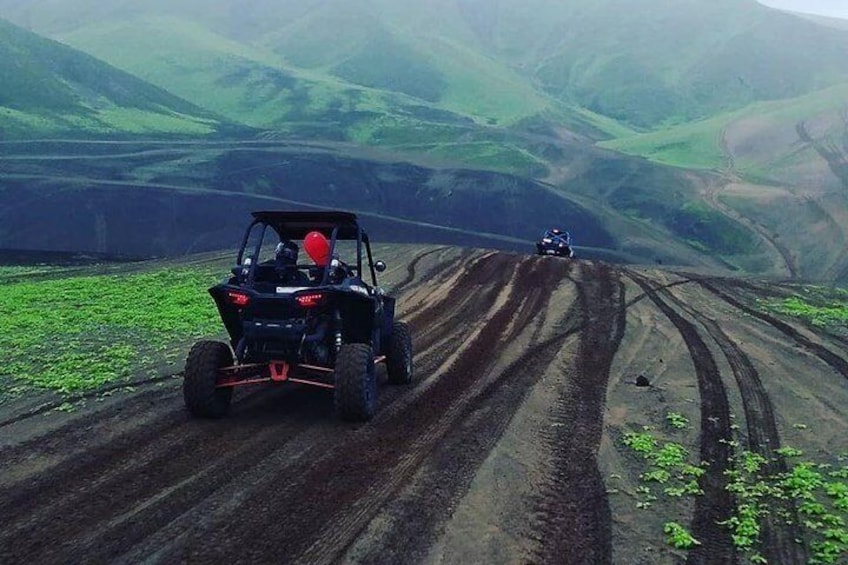 UTV in the desert of Lima