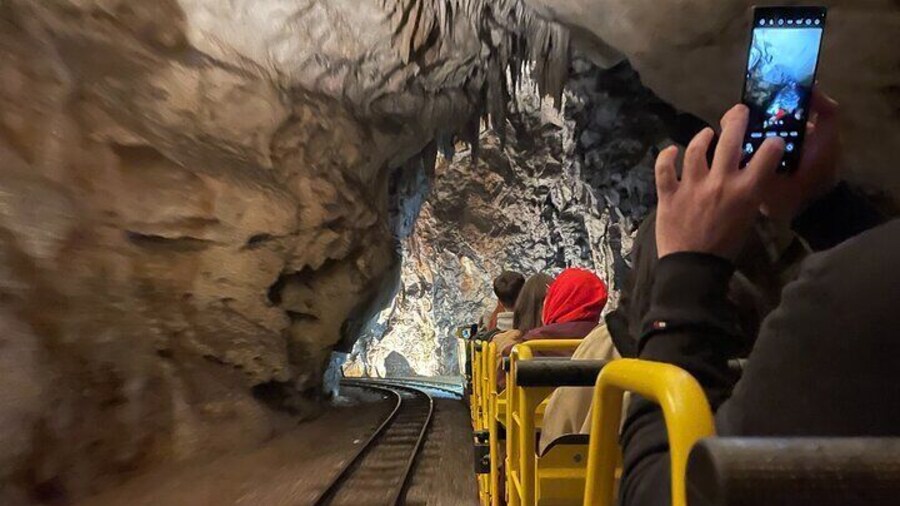 Ljubljana, Postojna Cave&Predjama Castle with Tickets from Zagreb