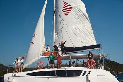 Private Fancy Yacht Charter Included BBQ Lunch And Cocktail Onboard