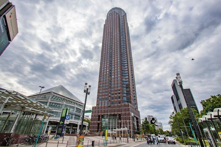 Architectural Walk of Frankfurt with a Local - See the Skyline!