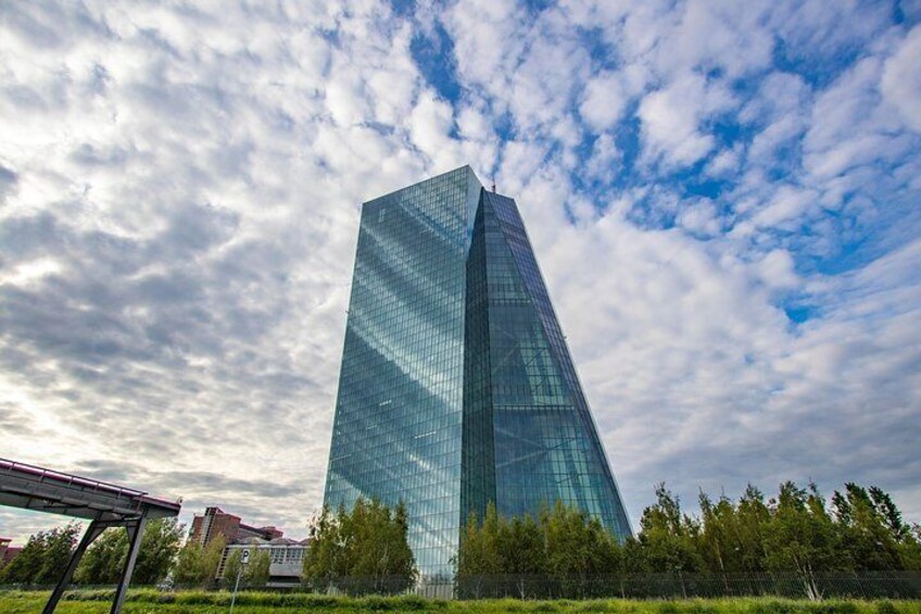 Architectural Walk of Frankfurt with a Local - See the Skyline!