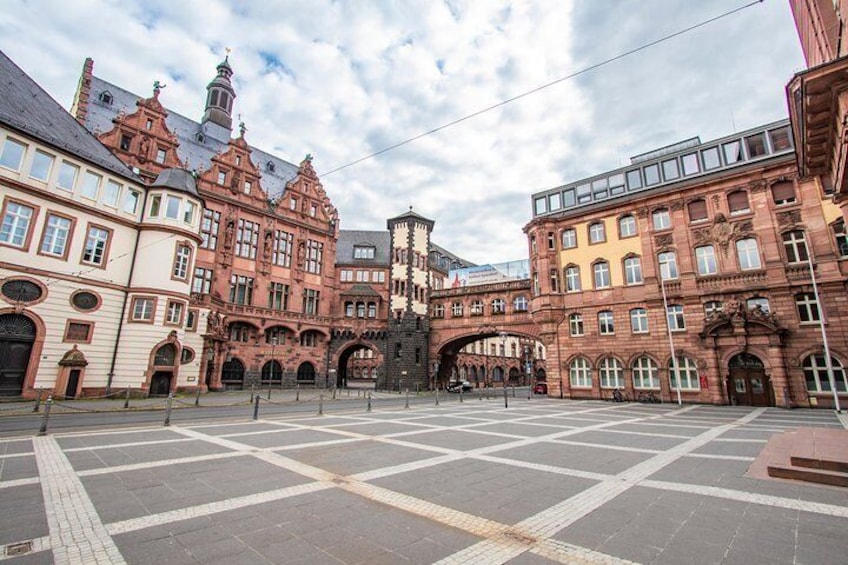 Photogenic Frankfurt with a Local
