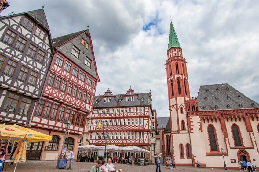 Explore Frankfurt in 1 hour with a Local