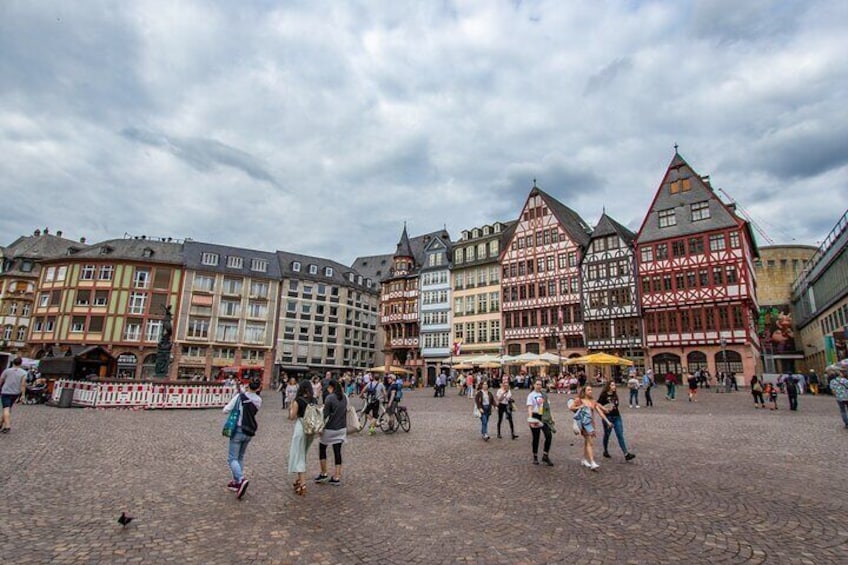 Explore Frankfurt in 1 hour with a Local