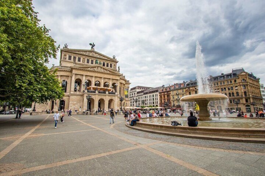 Explore Frankfurt in 1 hour with a Local