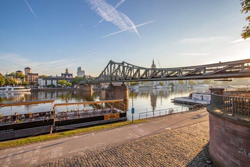 Discover Frankfurt in 60 Minutes with a Local