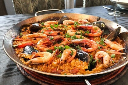 Private Paella Cooking Class and Market Tour in Barcelona