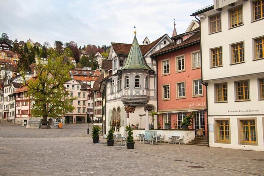 Architectural Walk of St. Gallen with a Local