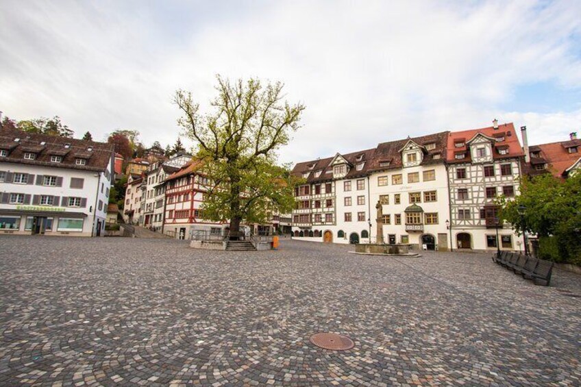 Architectural Walk of St. Gallen with a Local