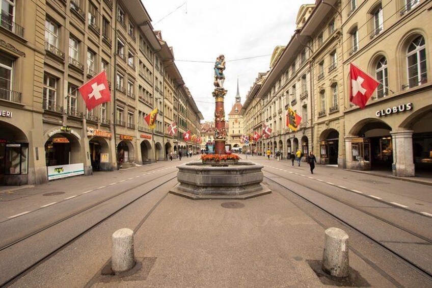 Architectural Walk of Bern with a Local