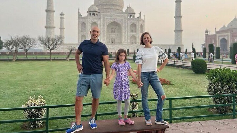Taj Mahal & Agra Tour by Gatiman Train From Delhi - All Inclusive