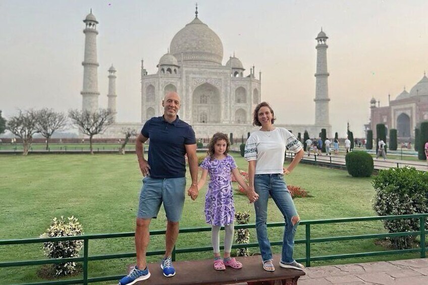Taj Mahal & Agra Tour by Gatiman Train From Delhi - All Inclusive