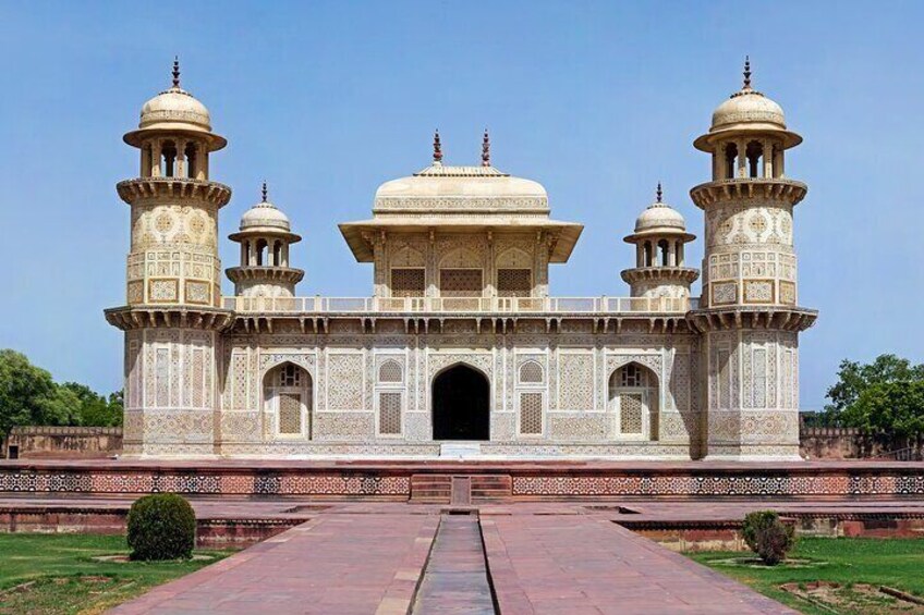 Taj Mahal & Fatehpur-Sikri Fort by Car From Delhi - All Inclusive
