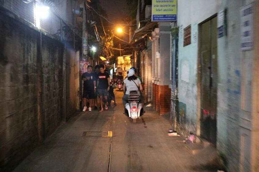 Saigon Vespa By Night Street Food Tour 4,5 Hours