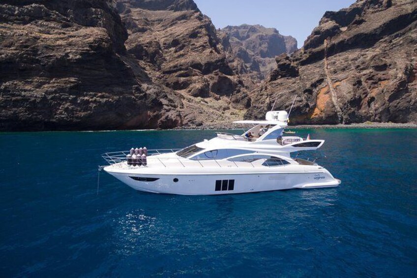 Tenerife Boat Tigresa Yacht Offers Private Yacht Charters On A New Azimut 60