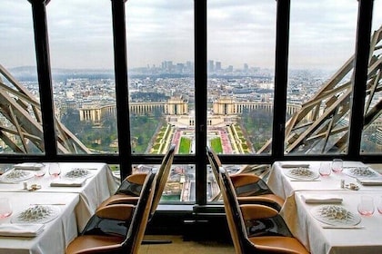 Dinner In Eiffel Tower with Priority Access and Seine River Cruise