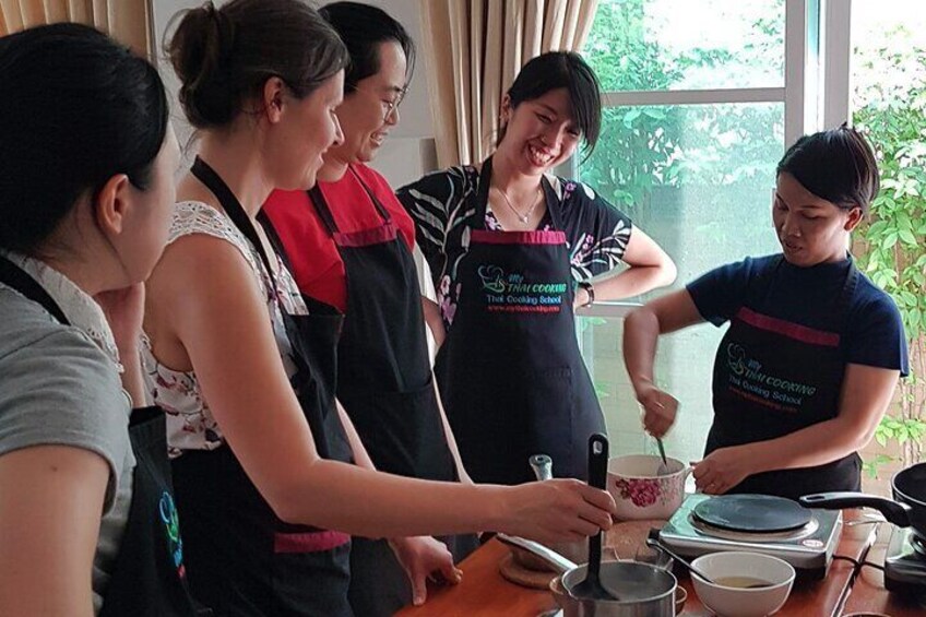 Thai cooking workshop and dinner party in Bangkok