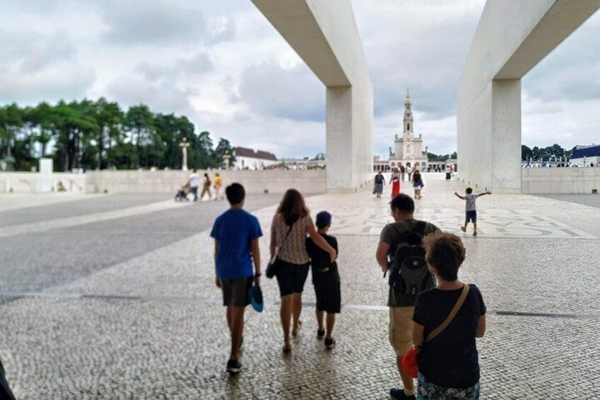 Alcobaça Batalha Fátima Tomar Private Tour Full Day With a Local From Nazaré