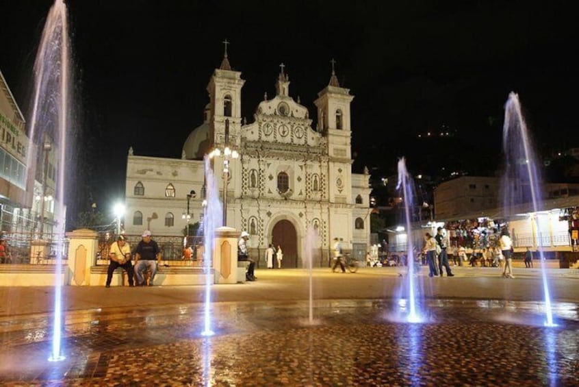 Los Dolores Square