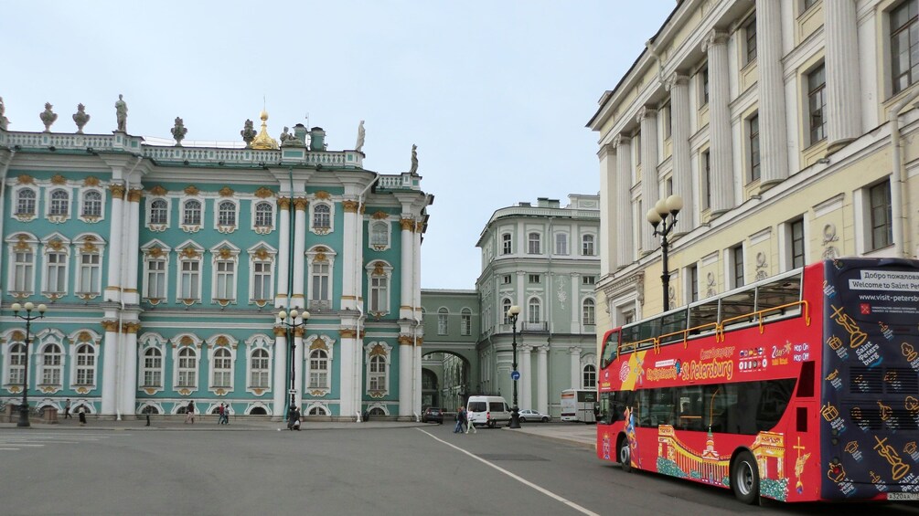 Foto 2 von 9 laden Hop-On Hop-Off Bus Tour in St Petersburg