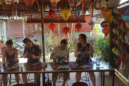 参观Tra Que蔬菜村，编织丝绸和制作灯笼