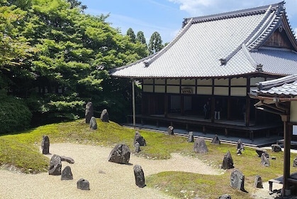 Kyoto Off The Beaten Path : Hidden Zen Garden & Magical Shrine