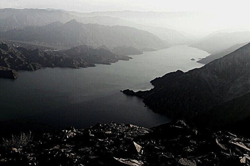 Panoramic Trekking to the Black Edge