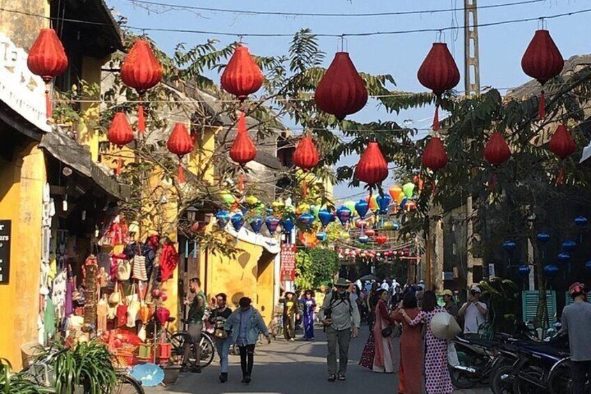 Guided Tour to Visit Hoi An Ancient City, Sampan Boat Ride,Night Market,Lanterns