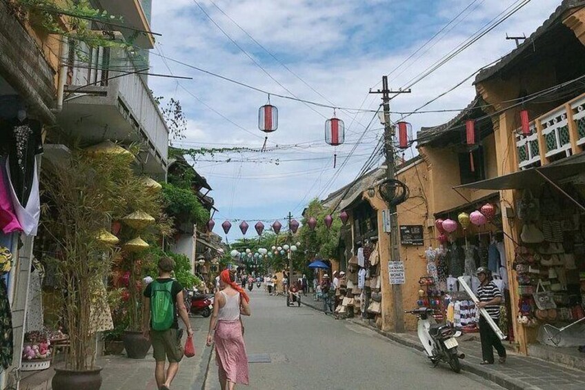 Guided Tour to Visit Hoi An Ancient City, Sampan Boat Ride,Night Market,Lanterns