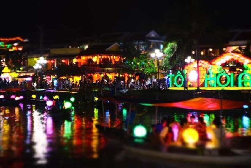 Guided Tour to Visit Hoi An Ancient City, Sampan Boat Ride,Night Market,Lanterns