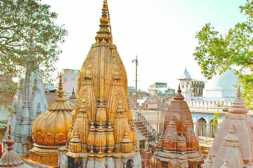 Varanasi: Private Day Tour with Ganges Boat Ride & Aarti
