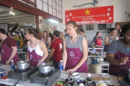 胡志明市的西贡烹饪班游半日游