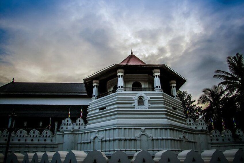 Temple of The Sacred Tooth Relic