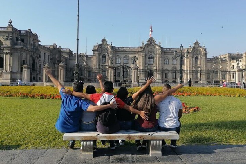 Our travelers in front of the Government Palace