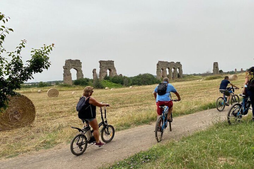 Private E-bike Tour of Via Appia, Catacombs and Aqueducts