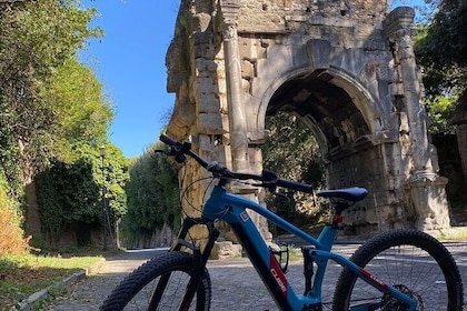Private E-bike Tour of Via Appia, Catacombs and Aqueducts