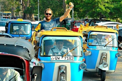 Cruise by tuk tuk in Colombo