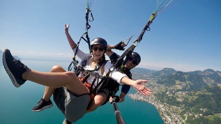 Tandy paragliding