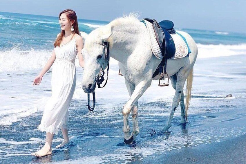 1-Hour Seminyak Beach Horse Riding exlusive exoeriance