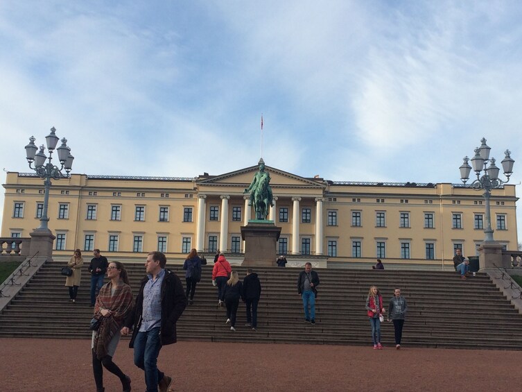 Oslo Discovery Tour with certified guides and modern coaches