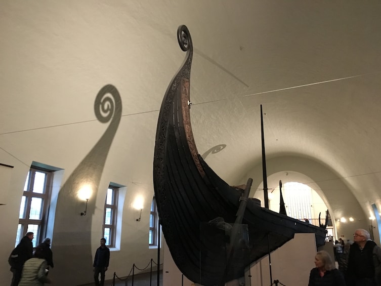 Oslo Discovery Tour with certified guides and modern coaches